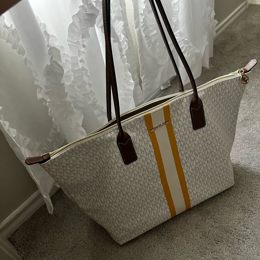 Michael Kors Tote